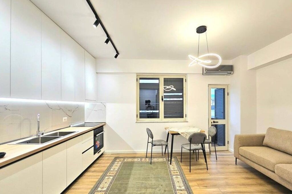 APARTAMENT 1+1 PER QIRA PRANE 21 DHJETORIT.