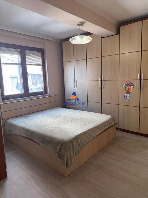 JEPET APARTAMENT PER SHITJE 2+1+BALLKON "BULEVARDI ZOGU I PARË" 252300 EURO