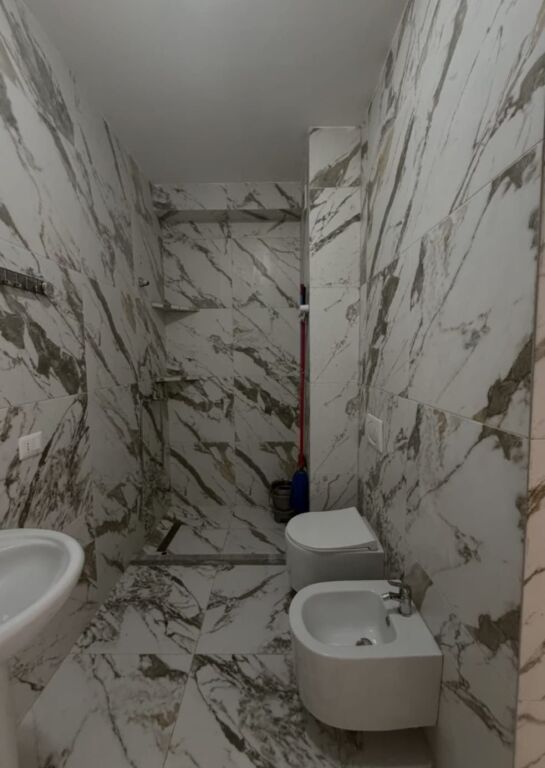Jepet me qera apartament 1+1 pranë Don Boskos,
