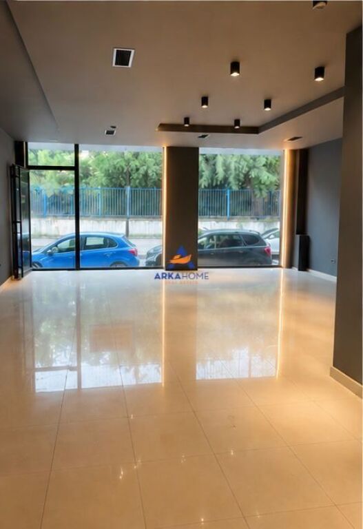 LOCALE COMMERCIALE IN AFFITTO 100M2 "VICINO A PIAZZA WILSON" 200.000 LEKE