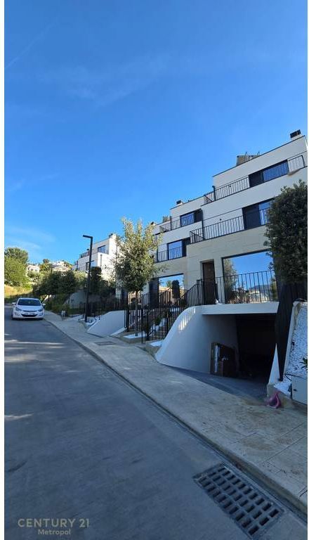 Villa con piscina in affitto in una residenza privata, vicino al Lago Secco! Metropol142923