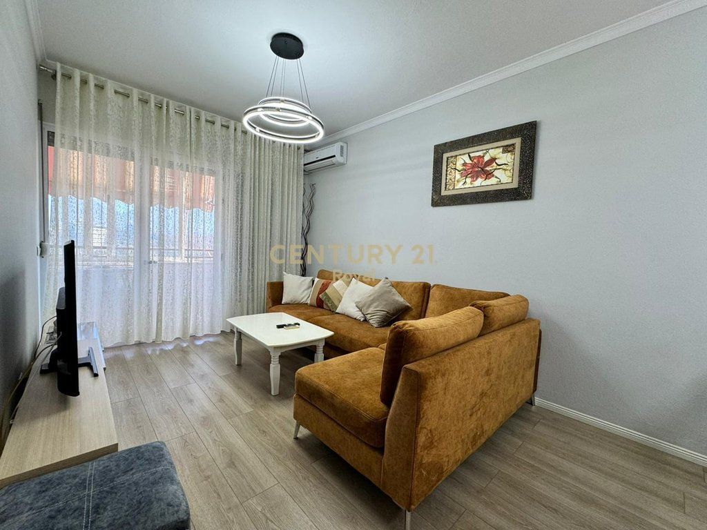 Appartamento 2+1 in affitto vicino al Liceo Petro Nini Luarasi, Tirana - 81m²
