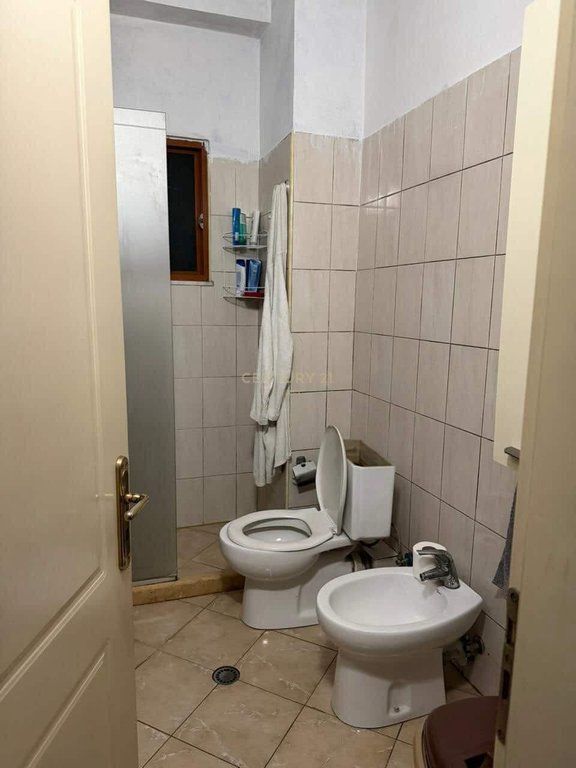 Kombinat 350 €/month, 🏡 Apartment 1+1 for rent, first floor above shops