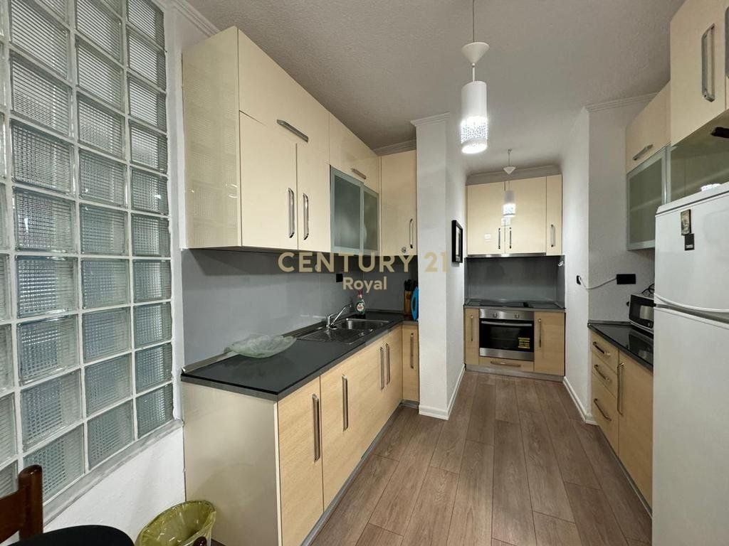 Jepet me qira apartament 2+1+2 plus post parkimi ne Rrugen e Kosovareve