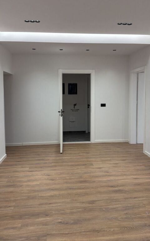 UFFICIO IN AFFITTO 70 M2 VASIL SHANTO 55.000 LEKE FH-79007