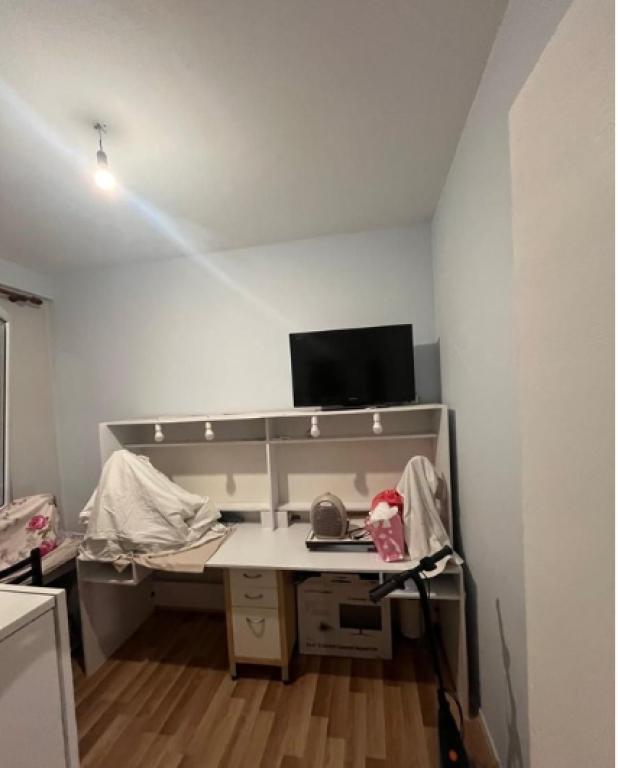 Shitet Apartament 2+1 tek Komuna e Parisit