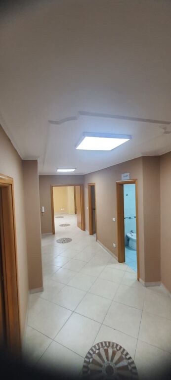 🏢Piazza Skenderbej, Via Durres, appartamento 3+1+2 in affitto, Vuoto 110.000 Leke (Netto)