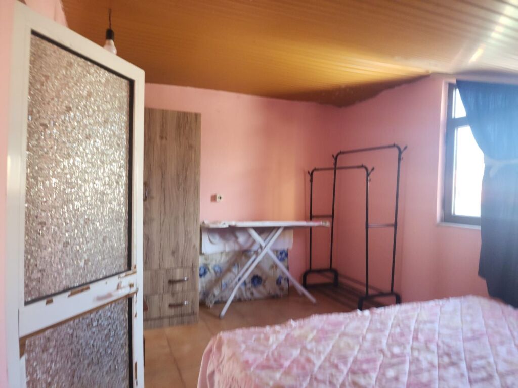 Qera | Shtëpi private 2 + 1 | Rruga Njazi Meka | 300 €/muaj