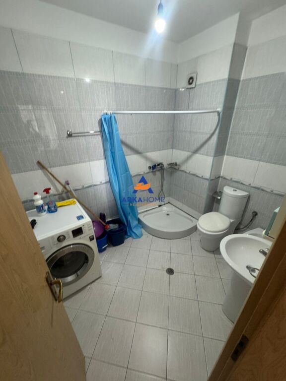 JEPET APARTAMENT ME QERA 2+1+BALLKON "PRANE BAR OSLO, ASTIR" 500 EURO
