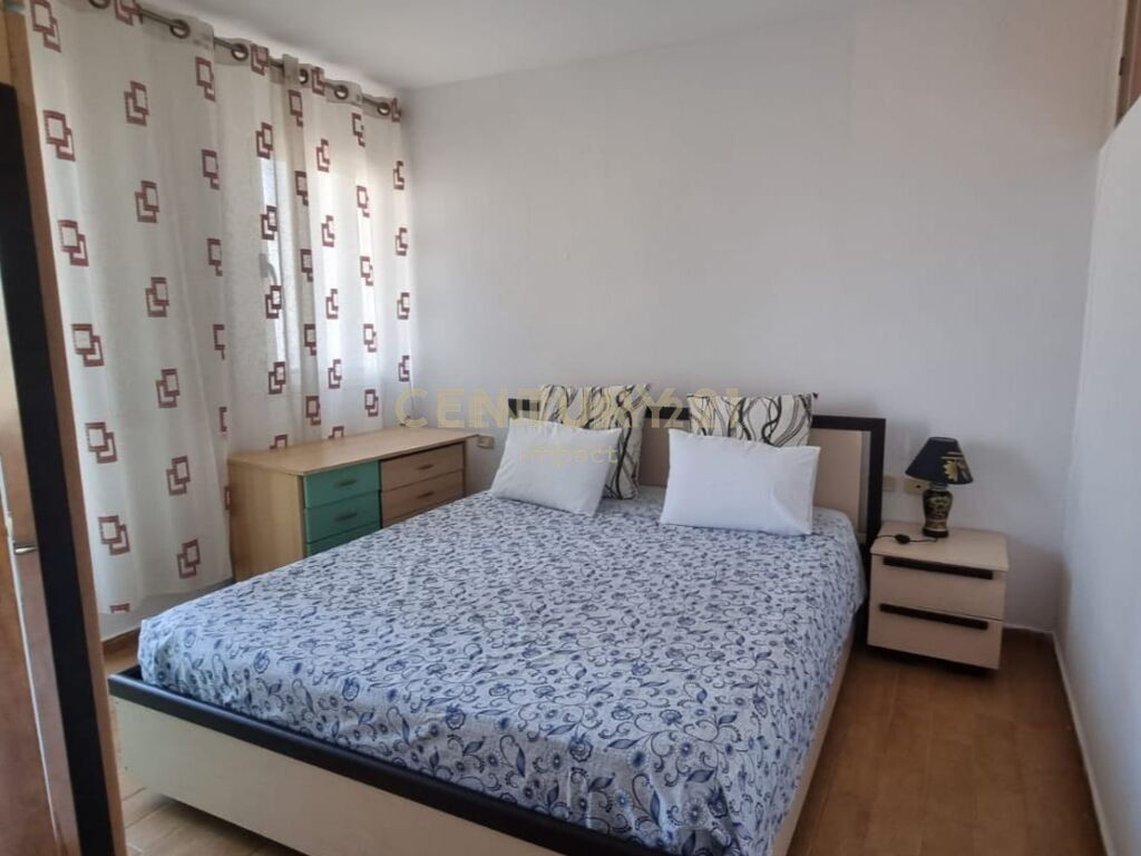 Apartament 2+1 me qira tek Komuna e Parisit!