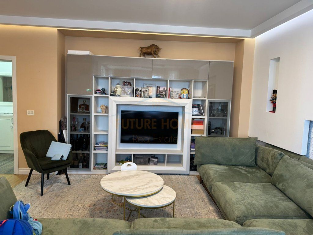 Jap me Qera, Apartament 2+1+Post Parkimi, Myslym Shyri, Tiranë. DB70372