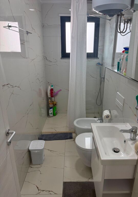 🏢Shkolla e Baletit,jepet me qera apartament 1+1+post parkimi,i mobiluar 65,000Leke