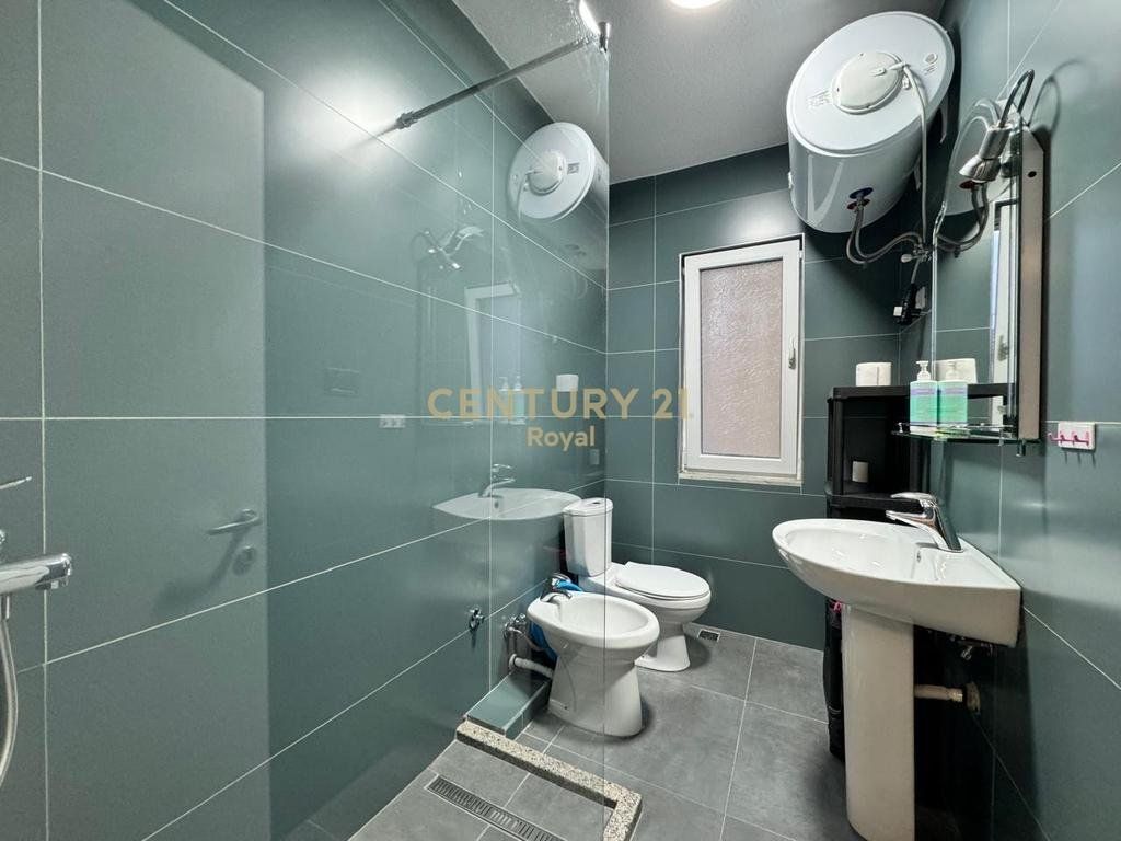 Jepet me qira apartament 2+1+2 plus post parkimi ne Rrugen e Kosovareve