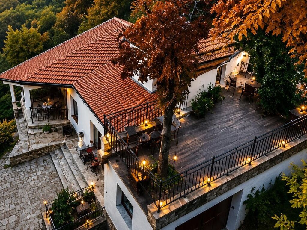 BUJTINE LUKSOZE NE SHITJE AFER QENDRES SE TIRANES