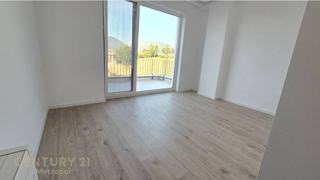 Villa con piscina in affitto in una residenza privata, vicino al Lago Secco! Metropol142923