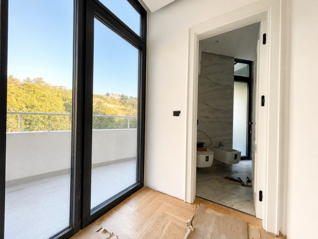 Shitet Apartament 2+1 me Pamje Deti në Currila, Durrës
