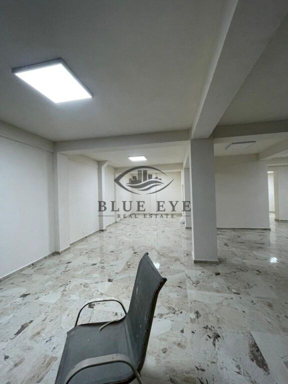 Dyqan 1+1 Me Qira në Kryqi i Kuq, Durres