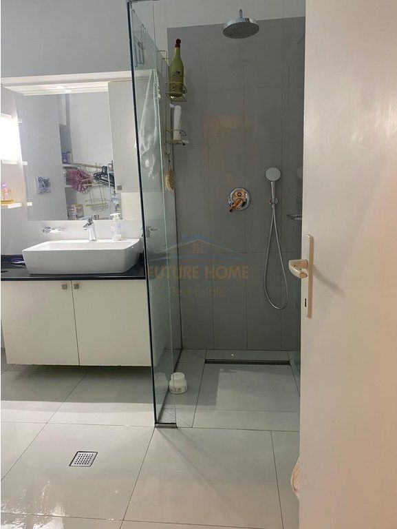 Title Shitet, Apartament 3+1+2, Pastiçeri Melisa, Fresku, Tiranë