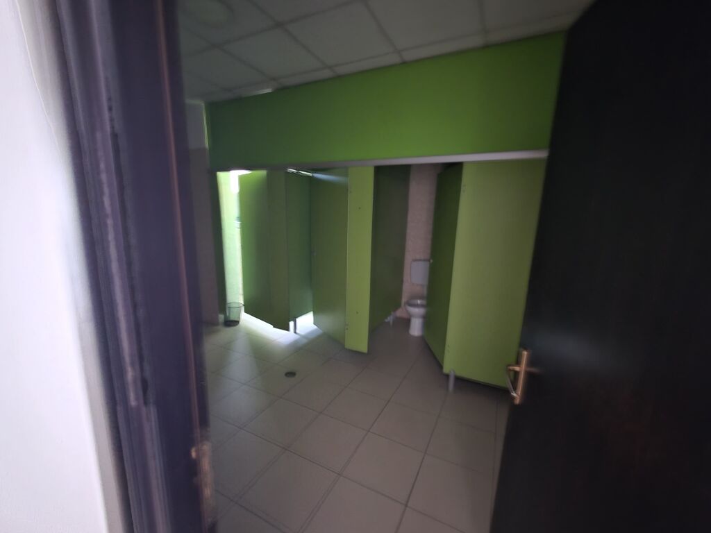 ZYRË ME QIRA 300 m² NË BLLOK – KATI 3 | OPEN SPACE | ÇMIM 4,500 €