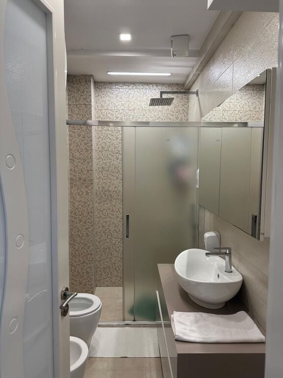 2+1, vicino allo stadio Dinamo, 1200 euro