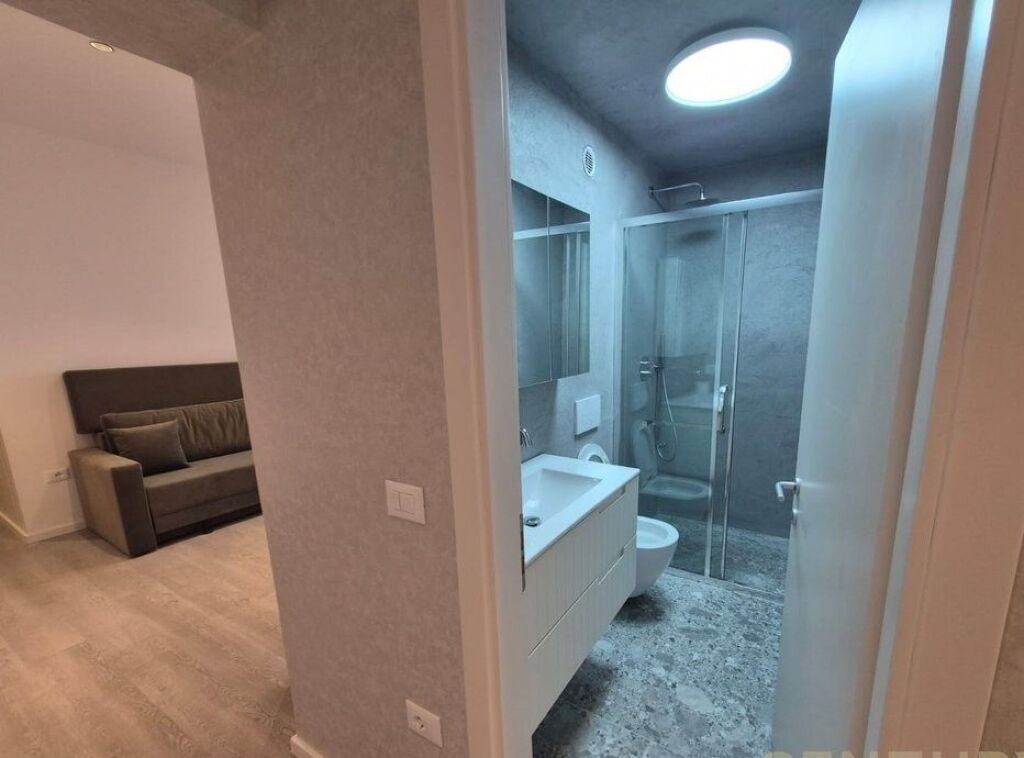 SHITET APARTAMENT 2+1 NË ZEMËR TË BLLOKUT, TIRANA E RE