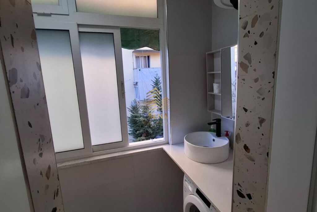Rent, Apartment 2+1, Center – Barrikadave Street, 55,000 Leke