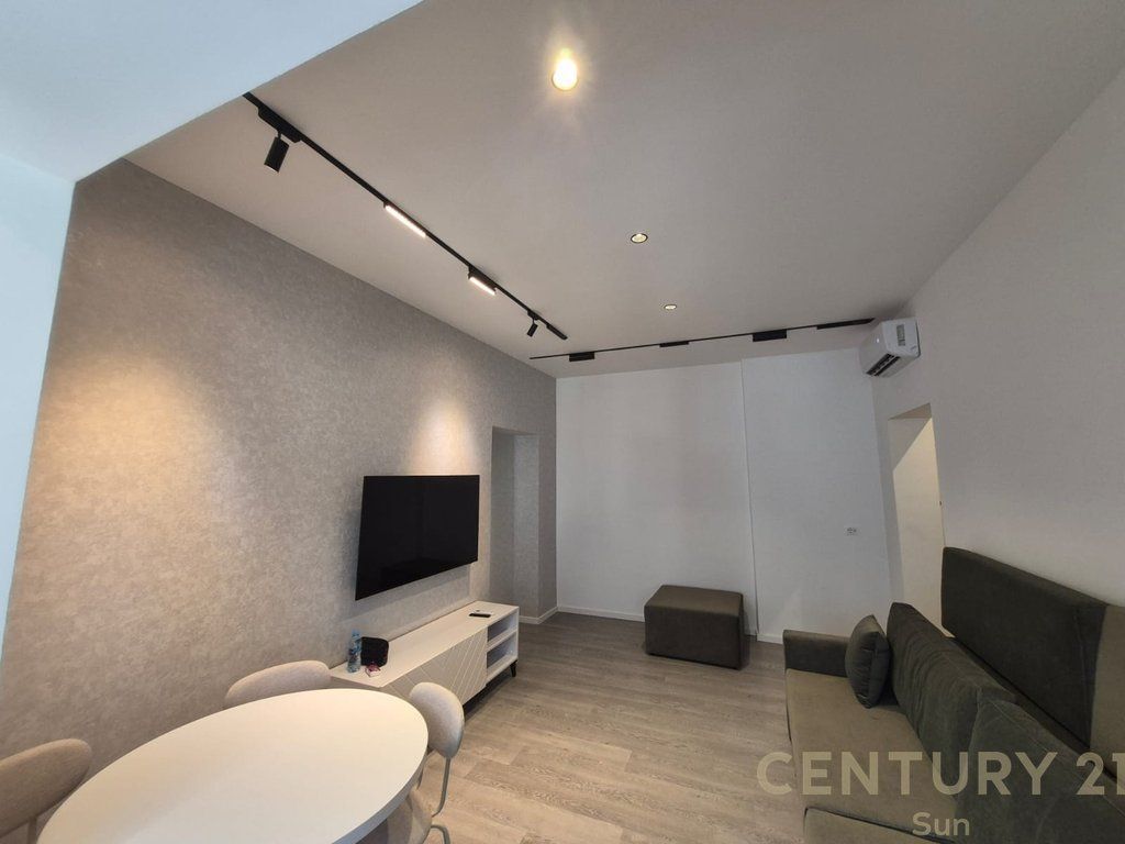 Apartament 2+1 per shitje ne zemer te Bllokut
