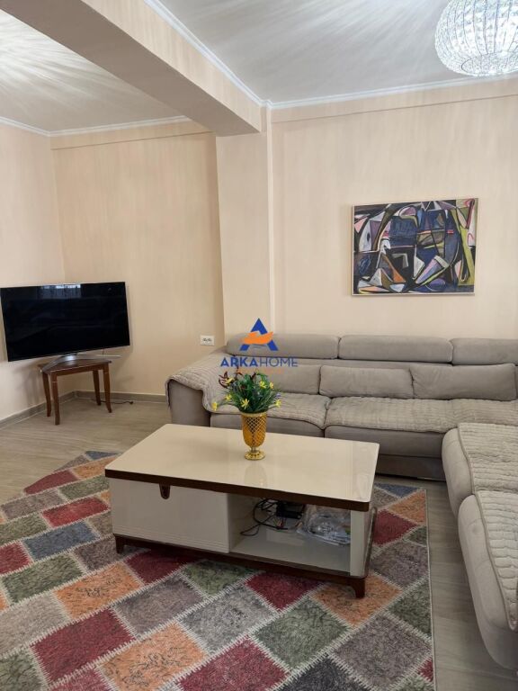 JEPET APARTAMENT PER SHITJE 2+1+BALLKON "BULEVARDI ZOGU I PARË" 252300 EURO
