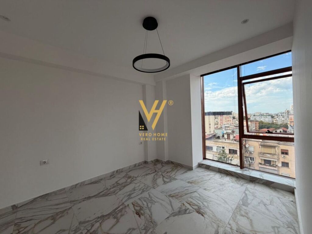 OFFICE 68 M2 FOR RENT ON KAVAJES STREET 1,200 EURO