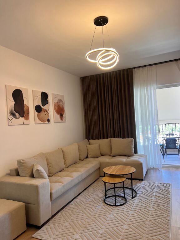Affittasi 2+1+1 COMPLESSO AURA Via Dritan Hoxha 750€