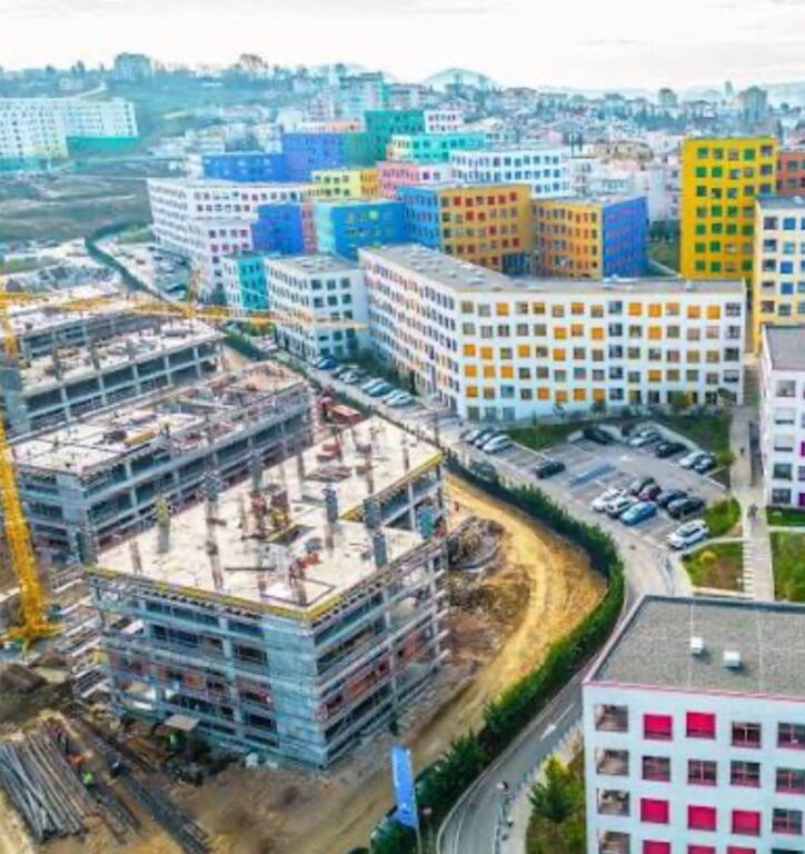 Shiten 3 apartamente 1+1 në Kadiu