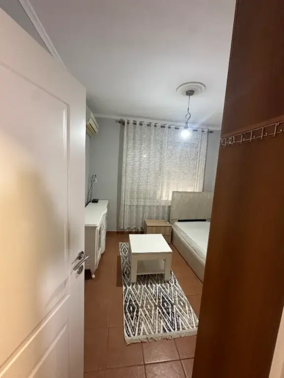 Qera | Apartament 2 + 1 | Rruga Ferit Xhajko | 500 €/muaj