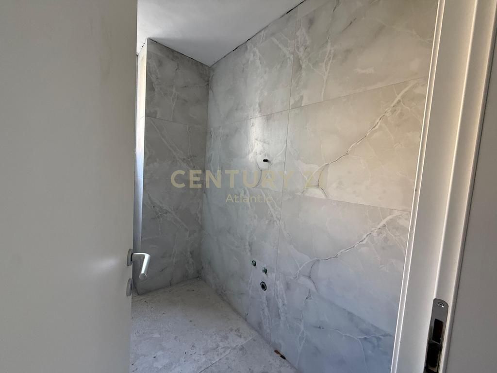🏢 Commercial Unit for Sale 348.85m² at the Beach, Durrës – Possibility to Divide into 2 Parts and Sell.