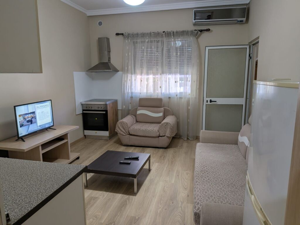 Jepet me qera apartament 1+1 në Rrugën Ali Visha (300m mbi Shkollen e Baletit)