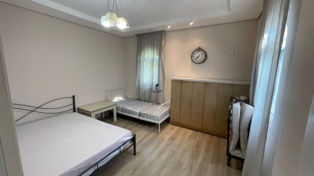 APARTAMENT ME QERA 2+2 RRUGA E DIBRES 50.000 LEKE FH-79151
