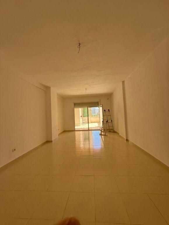 Shitet Apartament 2+1 pranë Ish-URT, ngjitur me KMY