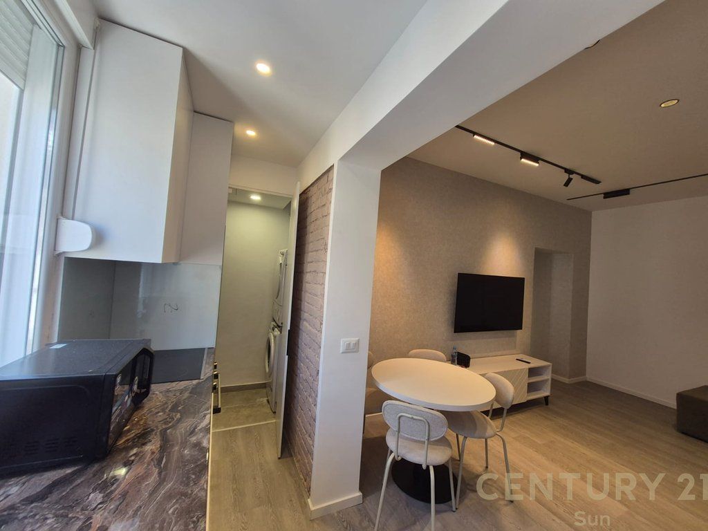 SHITET APARTAMENT 2+1 NË ZEMËR TË BLLOKUT ✨🏡 SUN142899