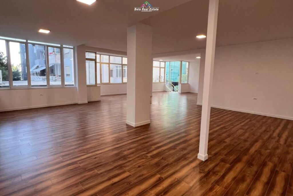 Zyre Me Qera Tek Liqeni i Thate (ID BZ2989) Tirane