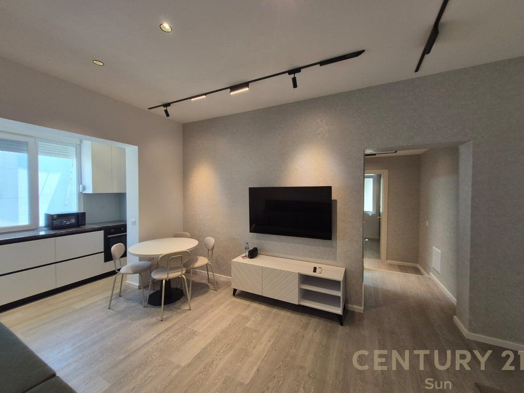 Apartament 2+1 per shitje ne zemer te Bllokut
