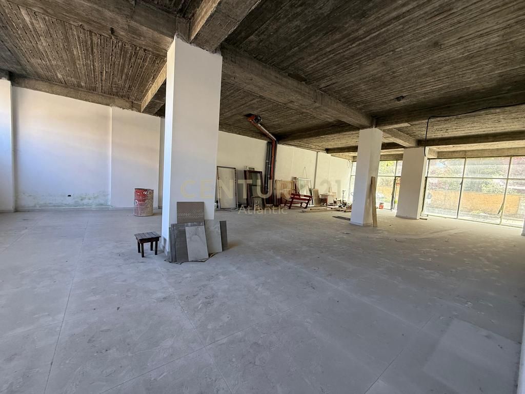 🏢 Commercial Unit for Sale 348.85m² at the Beach, Durrës – Possibility to Divide into 2 Parts and Sell.