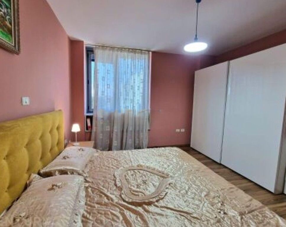 APARTAMENT ME QIRA 2+1+2 NE QENDER (Perball Toptanit)