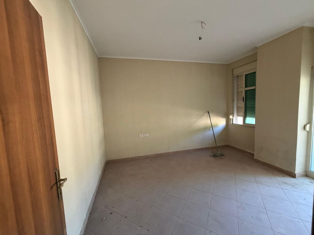Shitet Apartament 1+1 te Shkembi Kavajes