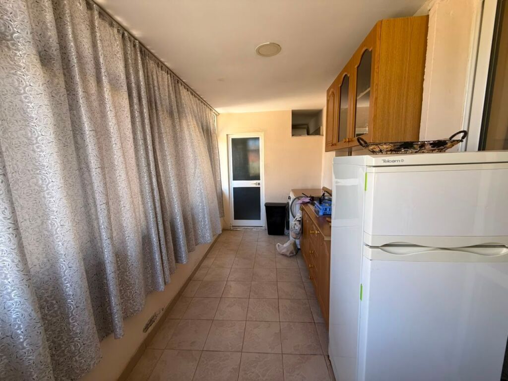Vendiamo un appartamento 2+1 in via Ali Visha!