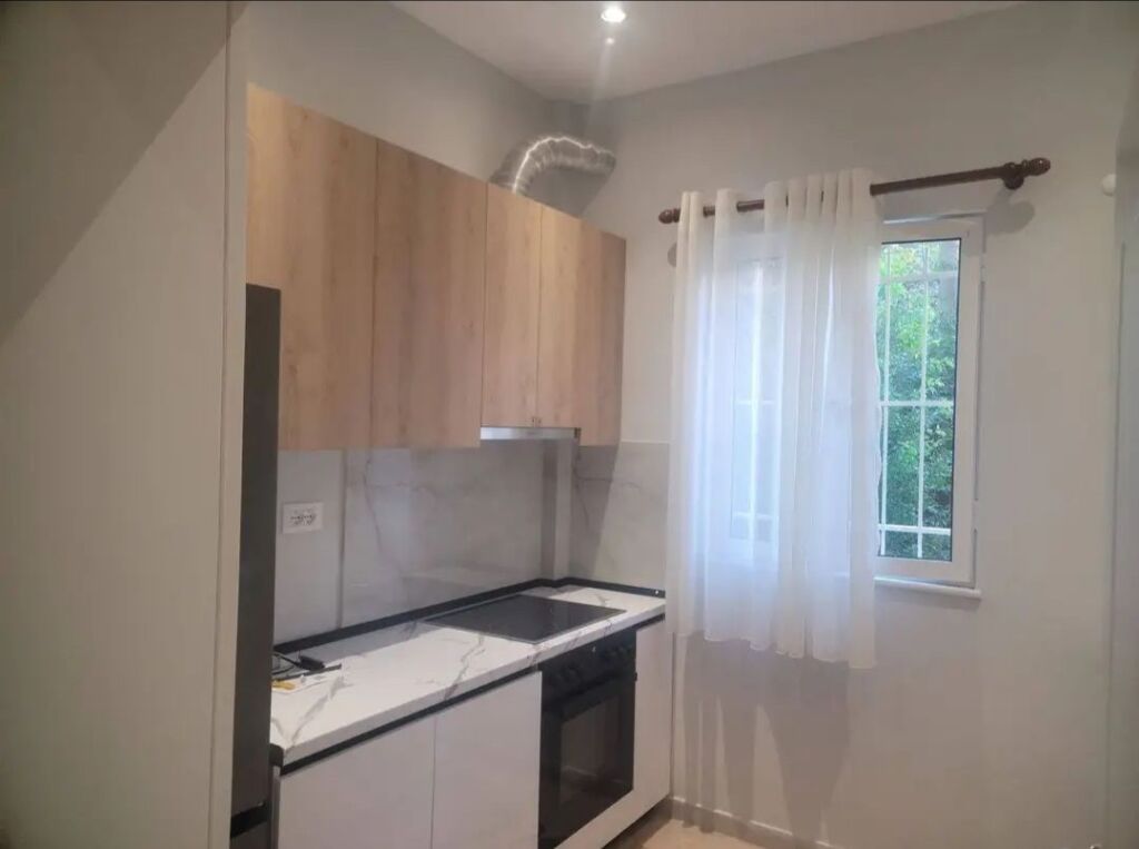 Jepet Apartamenti me Qera 80 m2 i mobiluar - Fresku