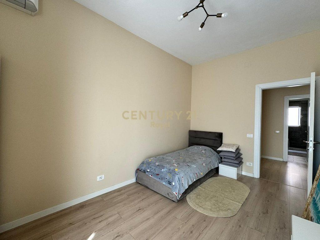 Apartament 2+1 me qira në Rrugën e Barrikadave, Tiranë - 800€ | 75 m²