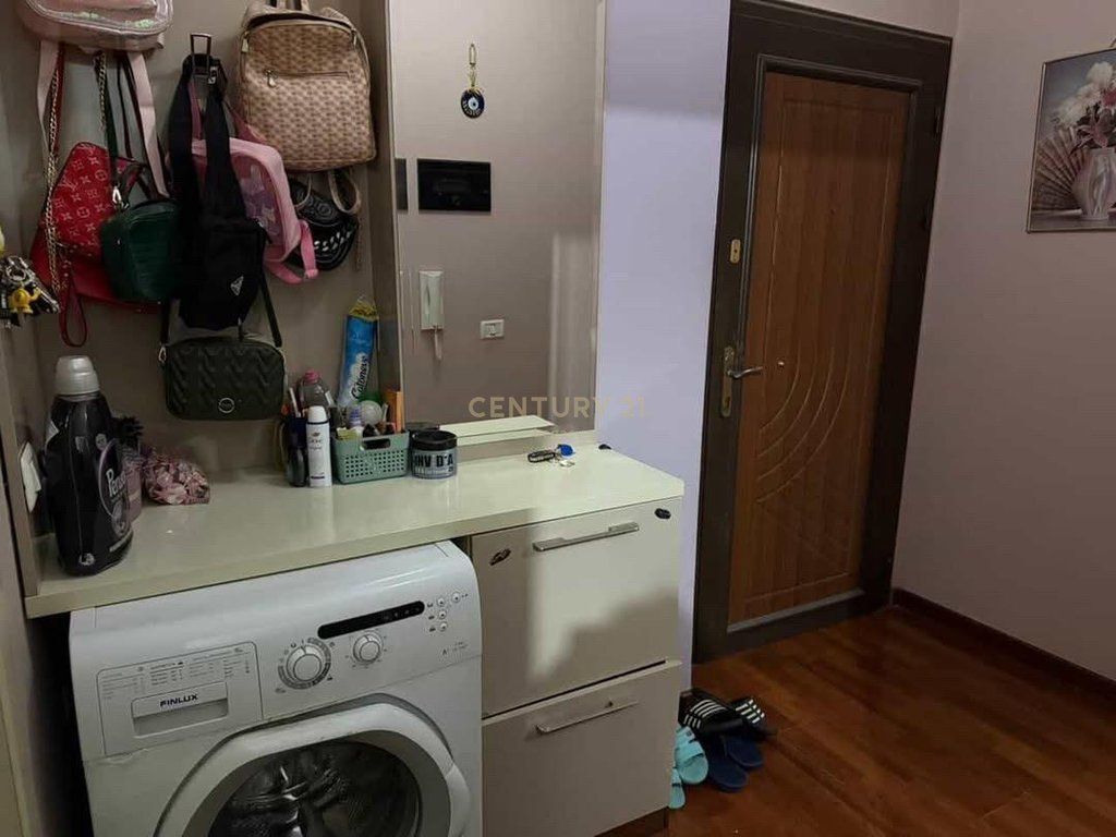 Kombinat 350 €/month, 🏡 Apartment 1+1 for rent, first floor above shops