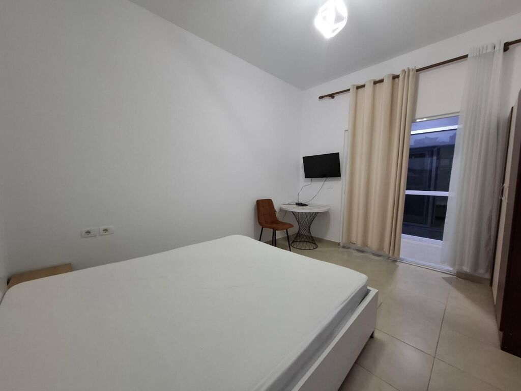 Me Qera : 1+1📍Rr. Elbasanit (Vilat Gjermane) - 37,000 Leke/Muaj - Sp.60m² - - 5 min larg Ekonomikut 🚀