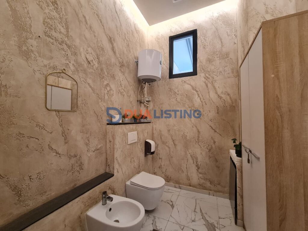 LOCALE COMMERCIALE IN AFFITTO IN PIAZZA WILSON – POSIZIONE PREMIUM, PIANO TERRA