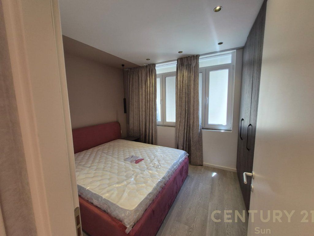 SHITET APARTAMENT 2+1 NË ZEMËR TË BLLOKUT