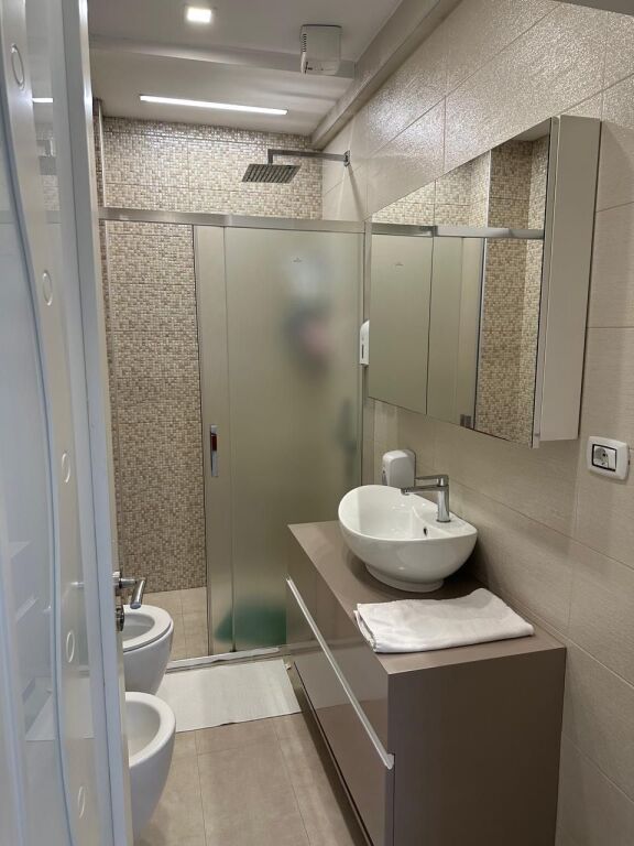 2+1, vicino allo stadio Dinamo, 1200 euro